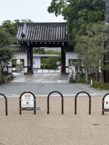 円山公園から知恩院に続く道