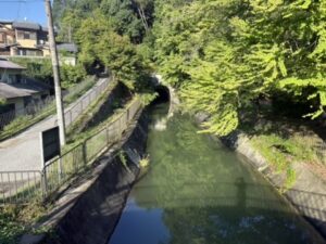 山ノ谷橋から先の疏水|この先はトンネルに入る
