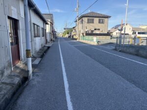 北野神社前の通りの歩道