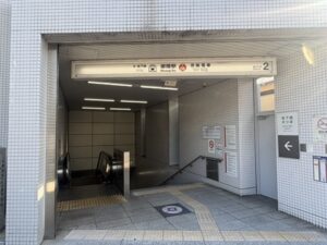 地下鉄御陵駅の出入口2