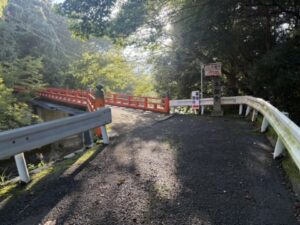 本圀寺へ向かう朱色の橋|四ノ宮舟溜から2.89km