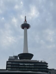 早朝の京都タワー