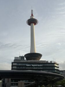 早朝の京都タワー