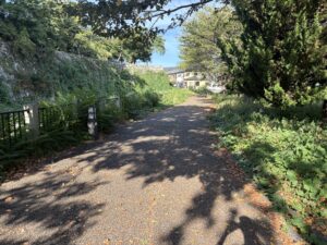 御蔵橋から先の歩道