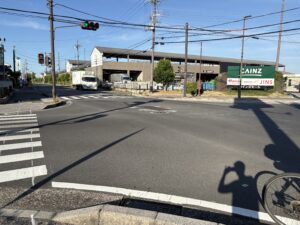 馬場二丁目の交差点|この先は歩道がなくなる