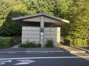 寺町丸太町交差点の北にある公衆トイレ