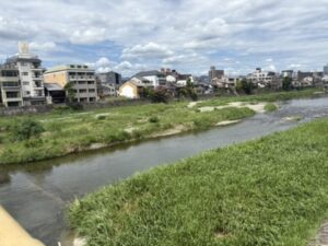 七条大橋より北の鴨川西岸