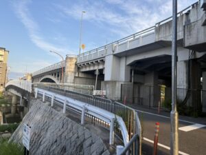 東山橋の全景