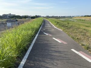 鴨川沿いの自転車歩行者専用道路