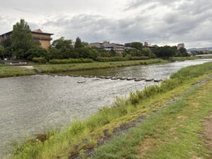 鴨川の飛び石(丸太町橋の手前)