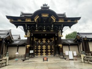 西本願寺の阿弥陀堂門