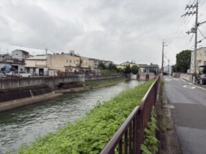 鴨川運河沿い、その先の疏水沿いの道