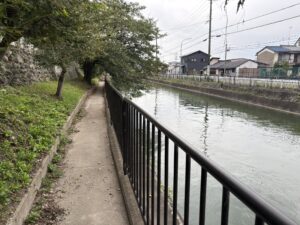 鴨川運河沿い、遊歩道