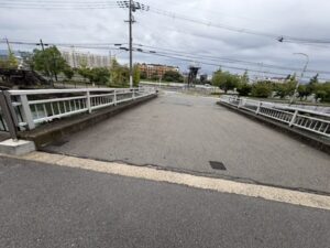 鴨川運河沿い、その次の橋