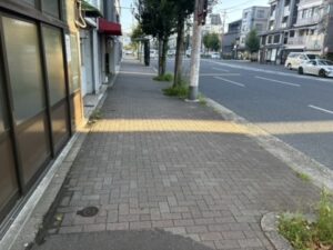 大宮木津屋橋の交差点前の道
