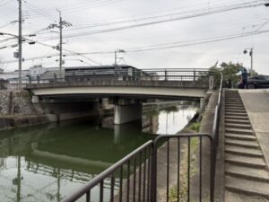 師団橋。旧陸軍の第十六師団の第二軍道にかかる橋