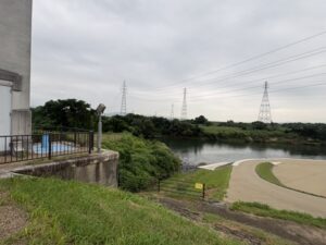 伏見港・三栖閘門の近く、疏水の出口