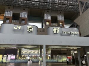 早朝の京都駅