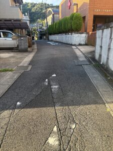 三井寺の先の二股で大きな道へ進んでしまった先の道