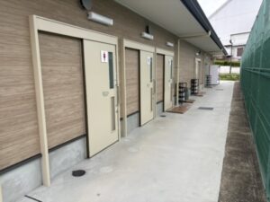 伏見港公園のテニスコート横のトイレ
