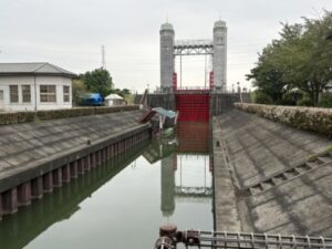 三栖閘門。濠川と宇治川の水位差を調整した昭和4年の水門