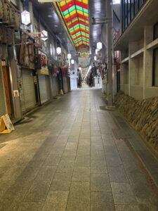 錦市場の通り(京都のアーケード商店街)