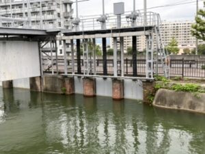 鴨川に水を流す水門（赤煉瓦）