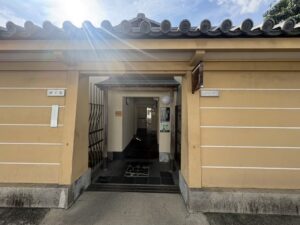 三十三間堂の入口横、東の道沿いにあるトイレ