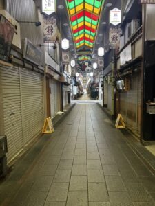 錦市場の通り2(京都のアーケード商店街)