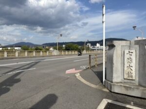 七条大橋の親柱