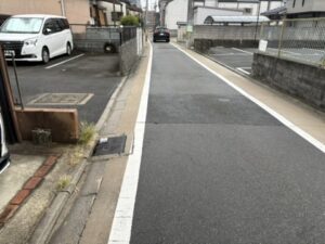 鴨川運河沿い、その先の道