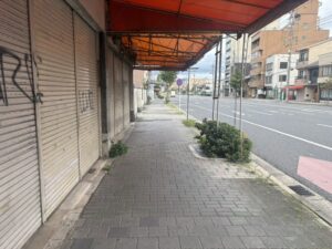 七条通にかかる七条センター商店街のアーケード