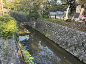 銀閣寺橋の近くの疏水