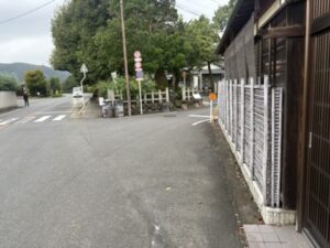 兒神社の前の交差点