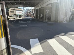 東福寺駅の先の高架の交差点