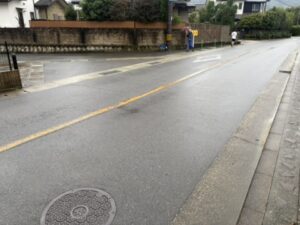 住宅街に入る道