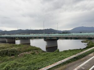遠くから見た西大橋