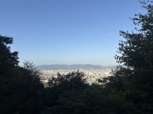 四ツ辻の手前から見た京都の町並み