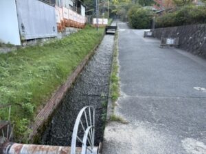 東山高校の手前の赤レンガの水路（扇ダム放水路）