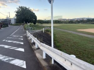 桂大橋のそばの道