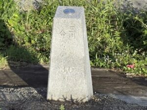 「3.0km」の距離標