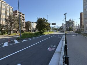 紫明通の中央分離帯の終わり