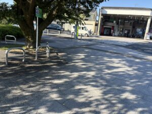 北大路橋を渡って南へ下る道