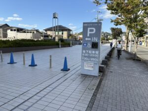 京都コンサートホールの駐車場