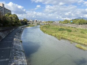 塩小路橋から見た鴨川の北側