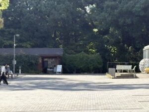 下鴨中通から見た植物園の北泉門