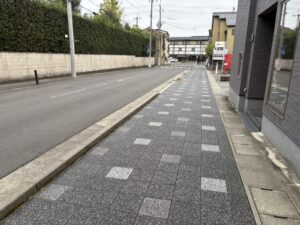 嵯峨嵐山駅前の道