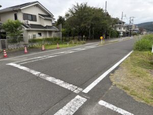 右折した先の道