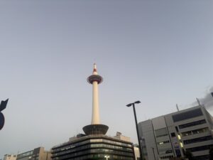 早朝の京都タワー