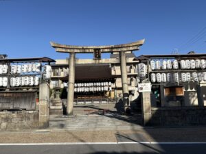本町通沿いの瀧尾神社の鳥居